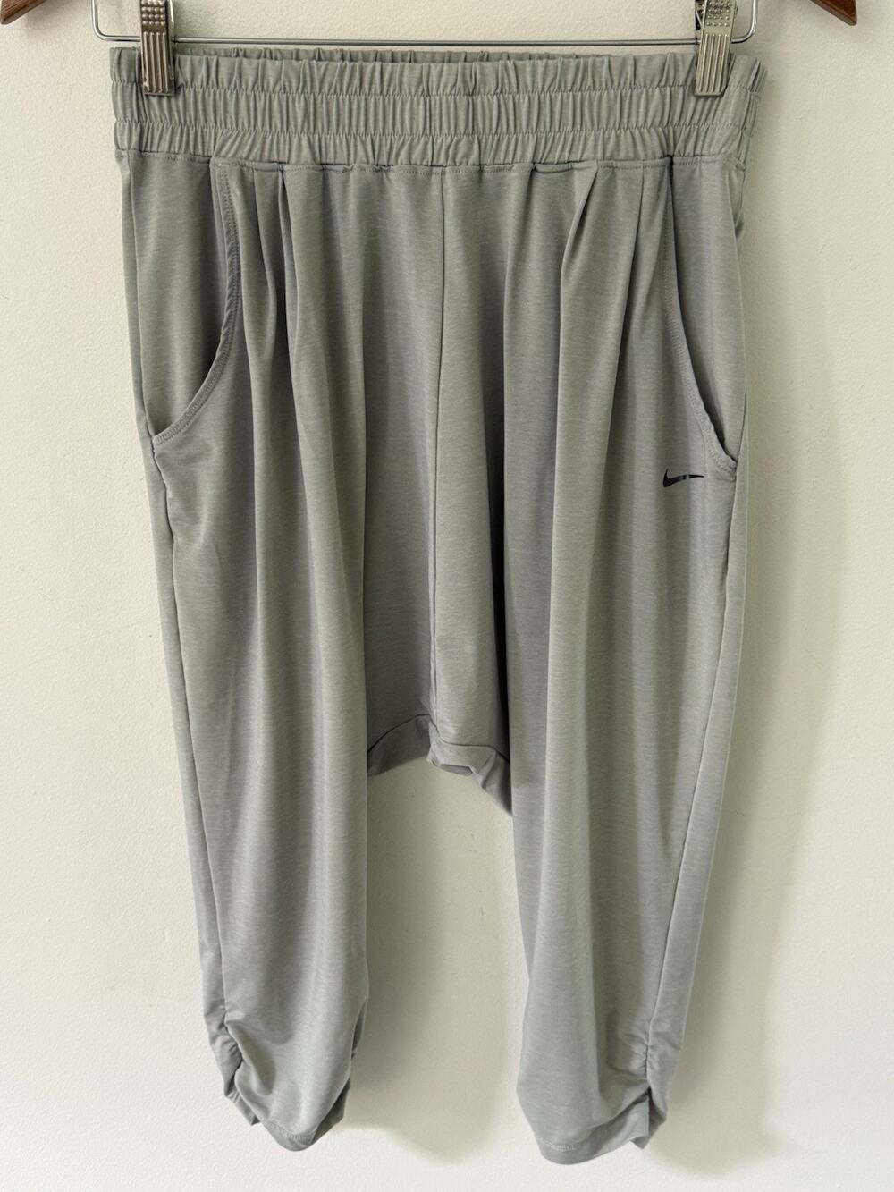 Nike Parachute Pants Small Gray Harem Pull On Capri DriFit Activewear Athleisure
